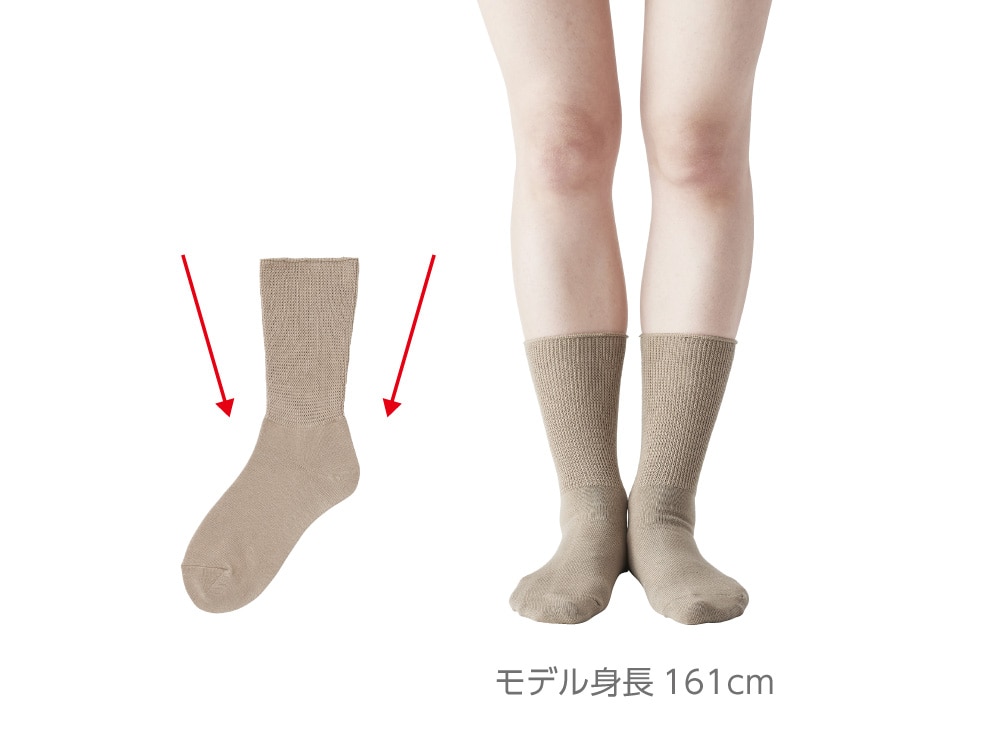 履き口から足首まで、締め付けずに足にフィットするテーパード編み
