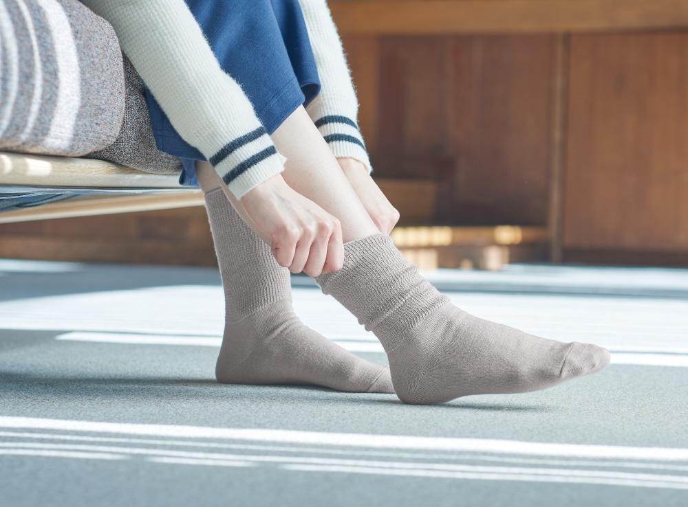 薄手なのに温かい　吸湿発熱素材