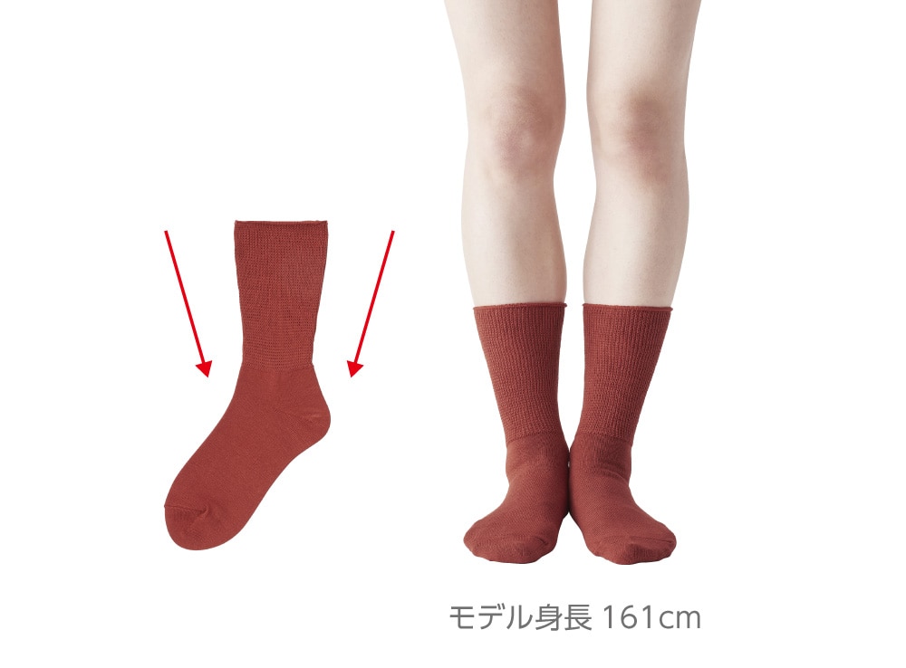履き口から足首まで、締め付けずに足にフィットするテーパード編み