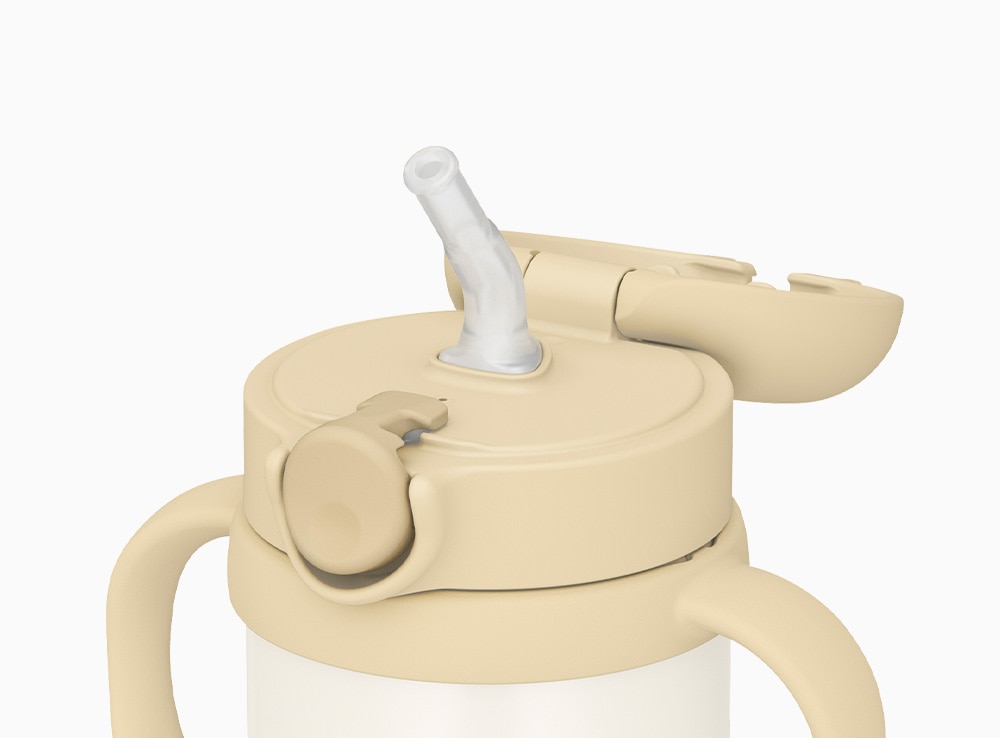 フタが大きく開いて飲みやすい(当社比)