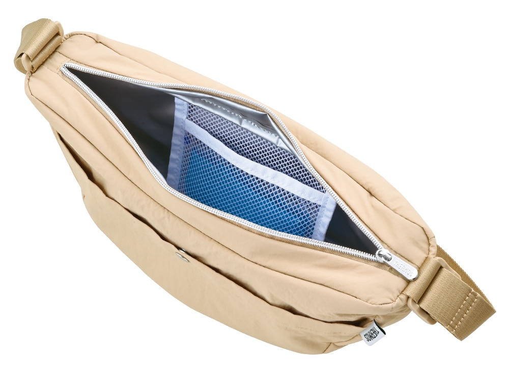 メッシュポケット付き