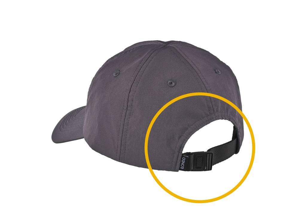 背面のバックルで形を崩さず、持ち運べる