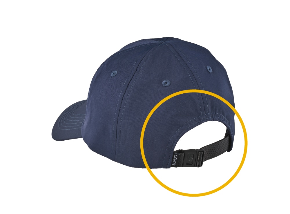 背面のバックルで形を崩さず、持ち運べる